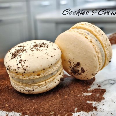 Cookies & Cream Macaron