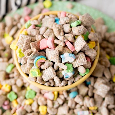 Muddy Buddies With Lucky Charms 