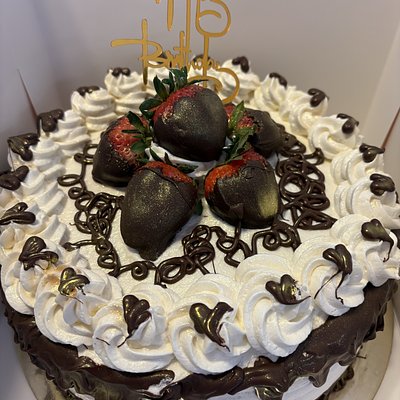 Red Velvet With Chocolate Dipped Strawberries 