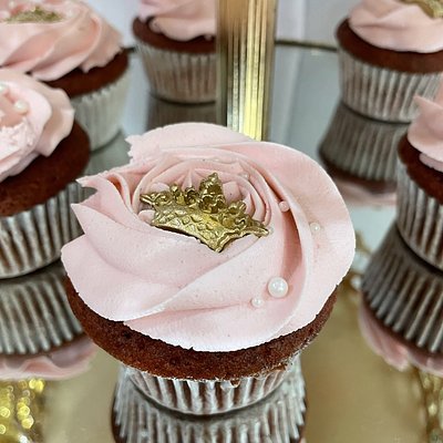 Custom Cupcakes (12)
