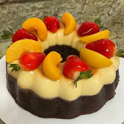 Strawberry & Peaches Large Chocoflan