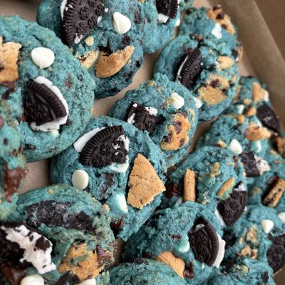 6 Cookie Monster Cookies 