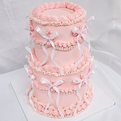 2 Tier Cake

(6 & 8 Inch; Serves 40 People)