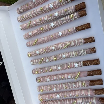 Chocolate covered pretzels 🥨