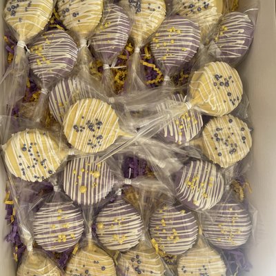 Cake Pops By The Dozen