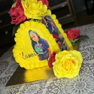 Standing Heart Cake With Flowers (2layers Of Cake)