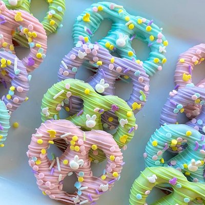 Chocolate Dipped Pretzels 