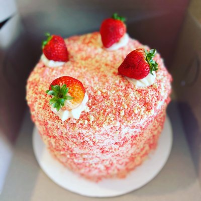 Strawberry Crunch Cake 8 Inch 