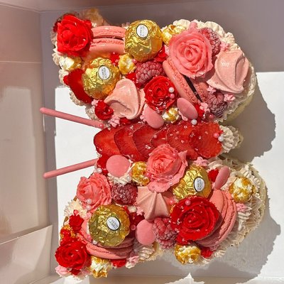 Custom Cakes 