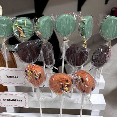 Puck Cake Pops-Vanilla 