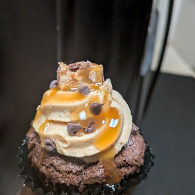 Snickers Cupcakes