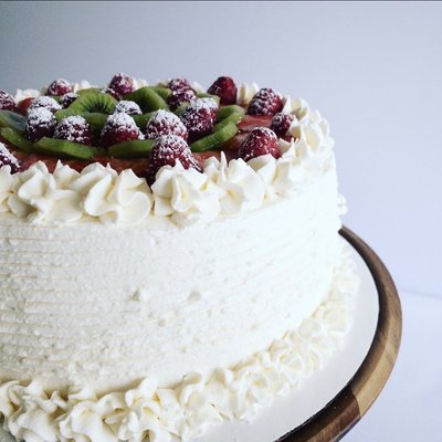 Chiffon Cake With Seasonal Berries And Kiwi 