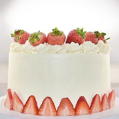 Vanilla Strawberry Cake 