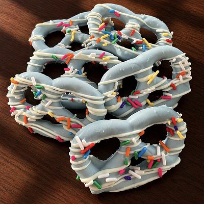 6 Chocolate Dipped Pretzels 