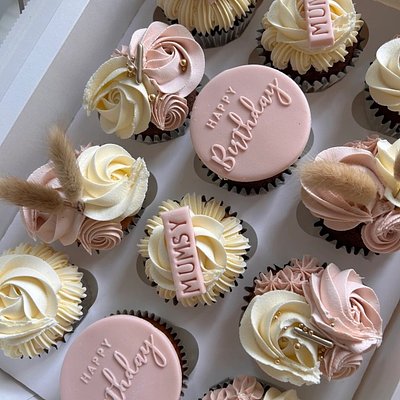 Cup Cakes ( 12 Count ) 