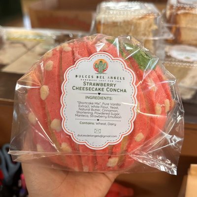 6 Gourmet Strawberry Short Cake Concha