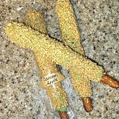 Caramel Apple - 4 Pretzels