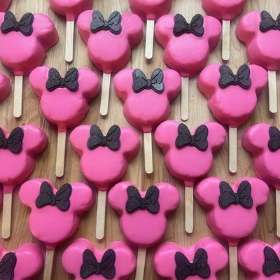 Minnie Or Mickey Shaped Cakesicles