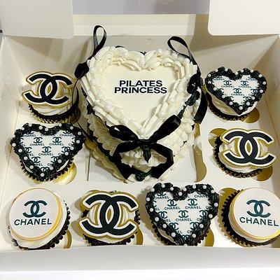 Bento Cake Box With (8) Cupcakes 