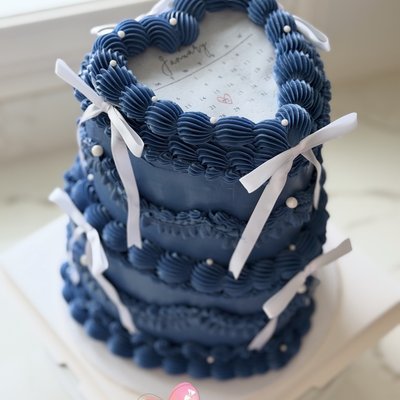 Vintage Heart Tiered Cakes