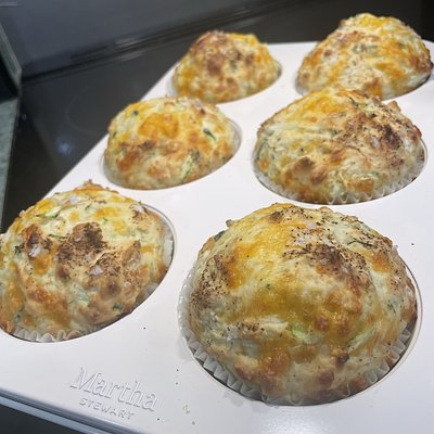 Big Zucchini Cheddar Muffins - 6