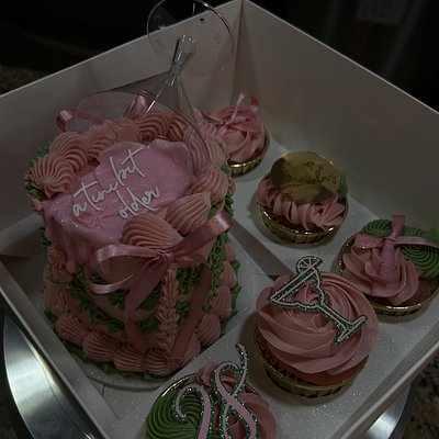 4” Cake & 5 Cupcakes