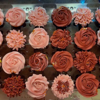 60 Cupcakes