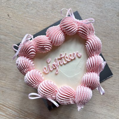 Small Heart Cake - Feeds 6-10
