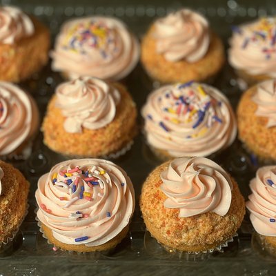 Strawberry 🍓  crunch Cup Cakes 🧁 