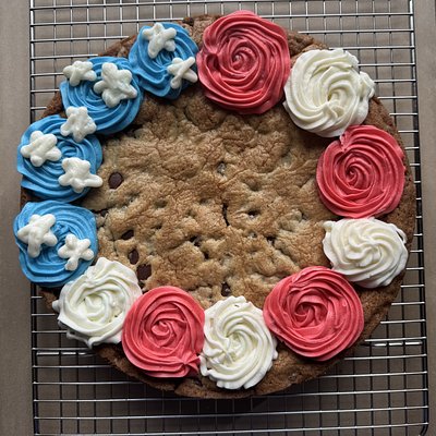 Single Layer 8-Inch Cookie Cake : Simple Boarder 