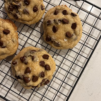 Bakery Style Chocolate Chip Cookie 