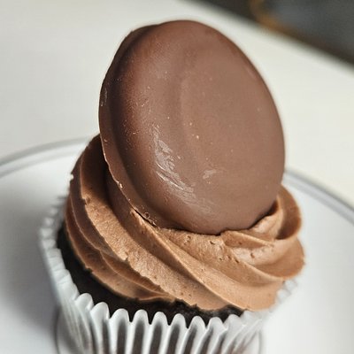 Chocolate Peanut Butter Cookie Cupcake