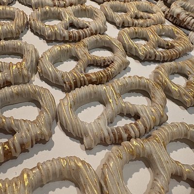 1 Dozen White Chocolate Covered Pretzels 