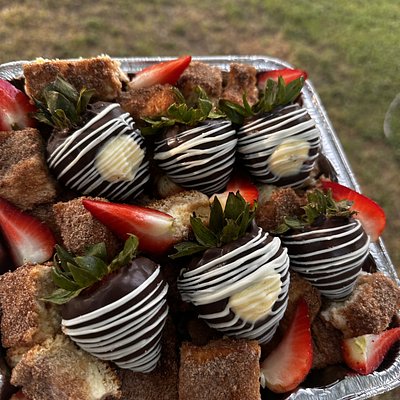 Churro Cheescake, 6 Strawberries