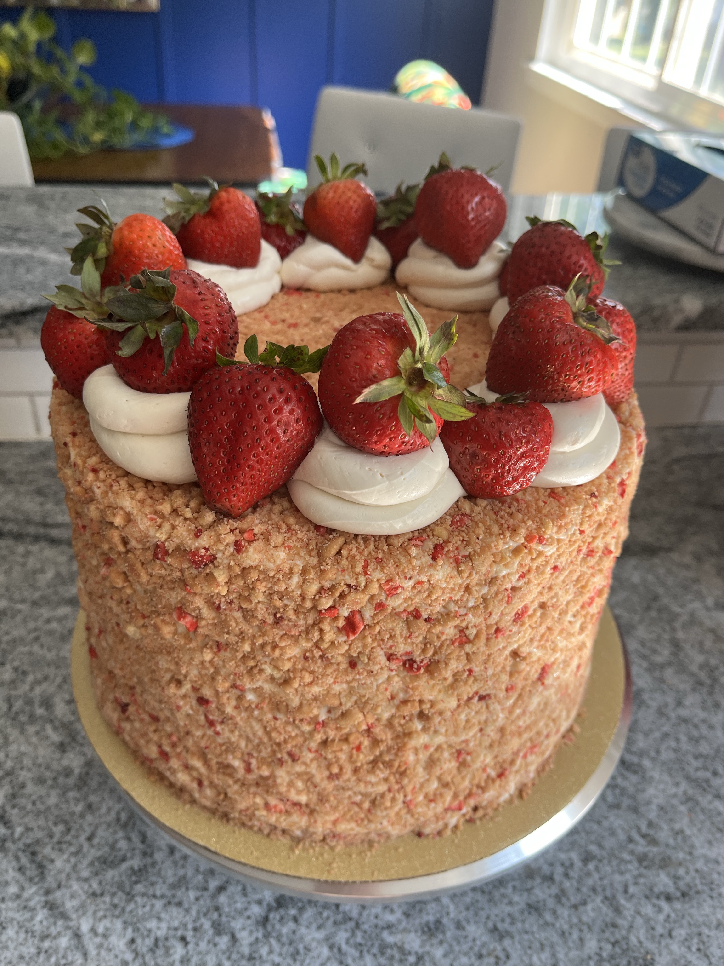 Strawberry Crunch Cake 