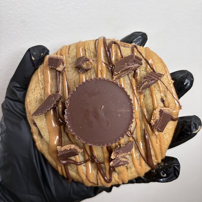 Reese’s Peanut Butter Stuffed Cookie