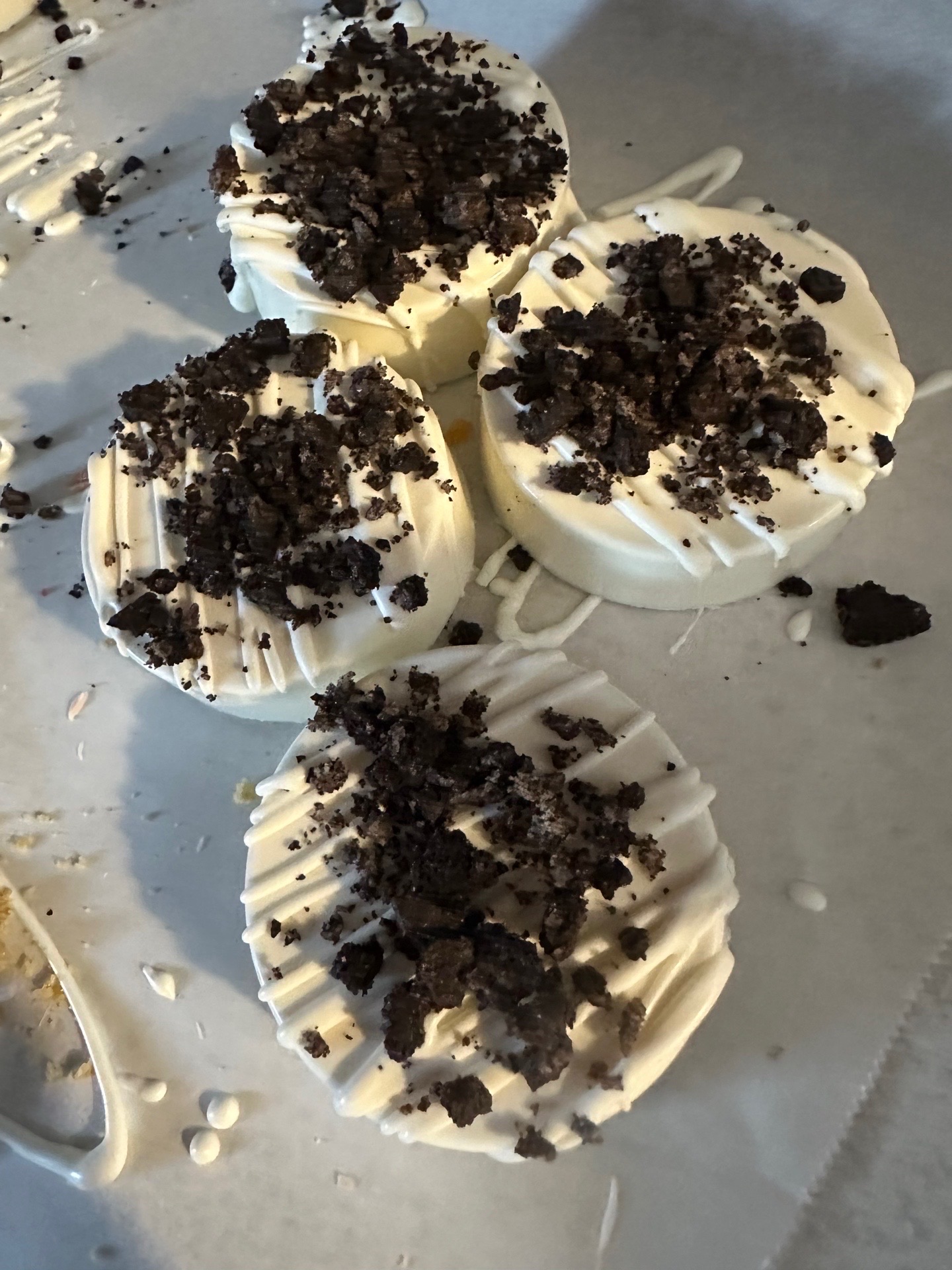 Thin Mint Cake Pucks - White Chocolate 