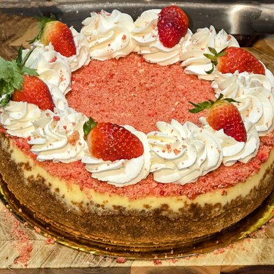 Strawberry Crunch Cheesecake 