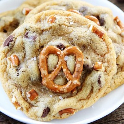  Salted Caramel Pretzel Cookies (6)