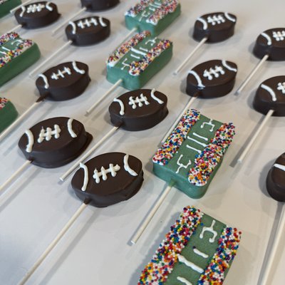 Game Day package! Footballs/stadiums 2 Dozen Total