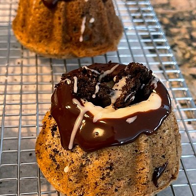 Oreo Mini Bundts Cakes 