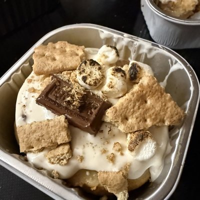 S’more Cinnamon Roll Single 