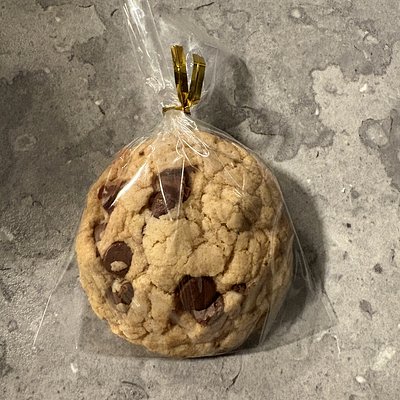 2 Chocolate Chip Cookies 