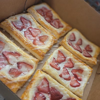Strawberry 🍓 Cheesecake Pastry 