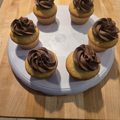 Vanilla Cupcakes, Standard, Chocolate Ganache Frosting