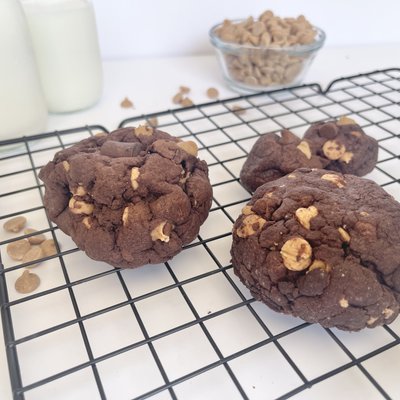 Giant Peanut Butter Chip Cookie