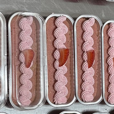 Strawberry Mini Cakes 