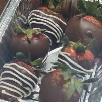 Chocolate Covered Strawberries Dozen 