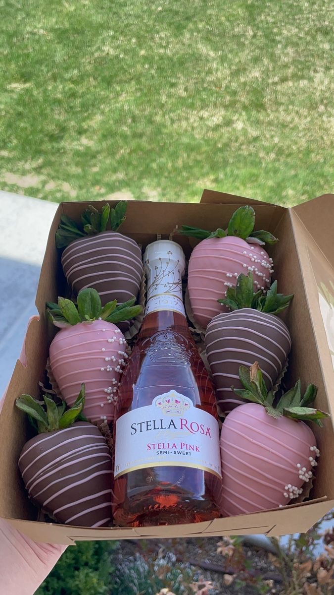 Small Tray Strawberry Covered With Chocolat Alchool