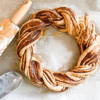 Pumpkin Spice Twist Wreath Bread